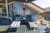 Gelegenheit: EBK-Bungalow mit traumhaft angelegtem Garten, mit 2 Grundstücken in 23747 Dahme - Terrasse hinten