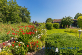 Gelegenheit: EBK-Bungalow mit traumhaft angelegtem Garten, ca. 792 m² Grundstück in 23747 Dahme - Garten